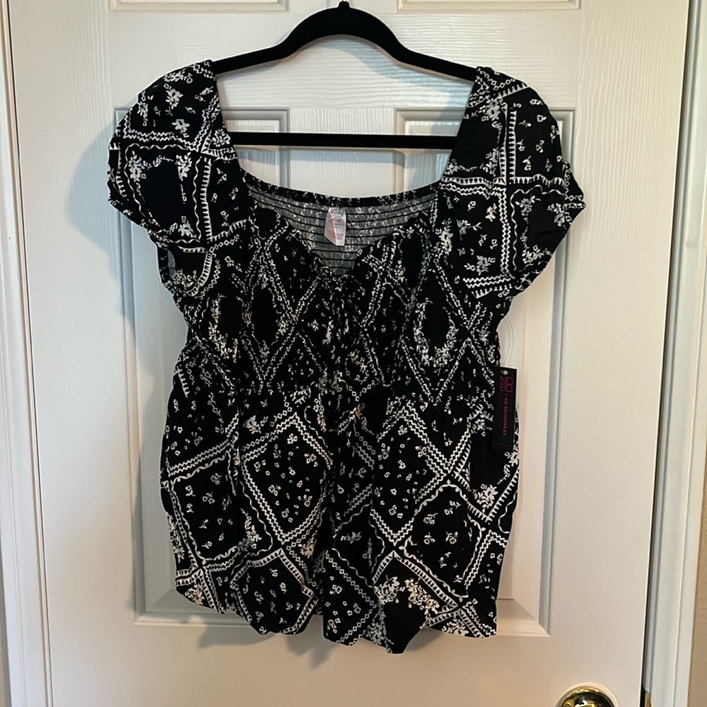 No Boundaries summer top with cap sleeves